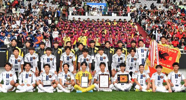 神戸弘陵学園が仙台育英に快勝！ 前後半2得点ずつの4ゴール、守備も