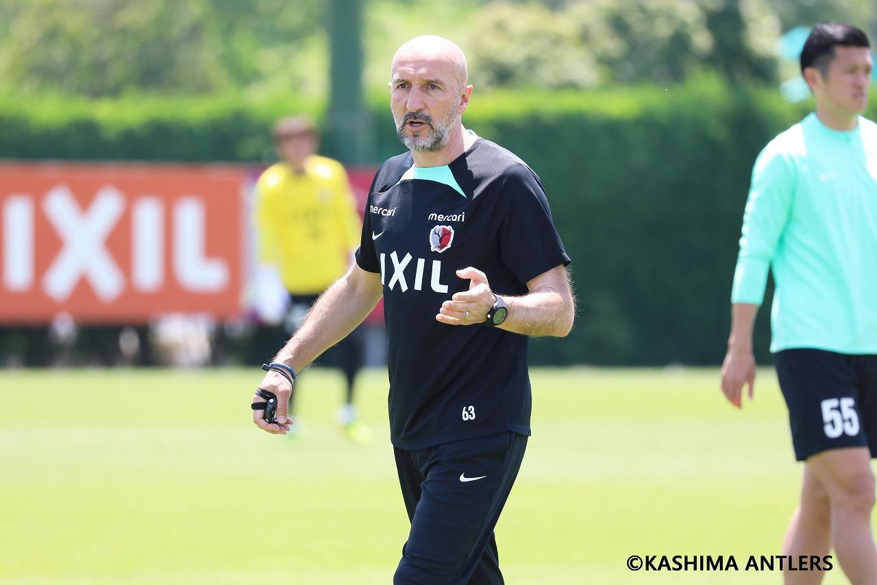 画像 : 1番目の画像 - 5月5日、オンライン取材に応じた鹿島アントラーズのランコ・ポポヴィッチ監督（写真◎KASHIMA ANTLERS） - サッカーマガジンWEB