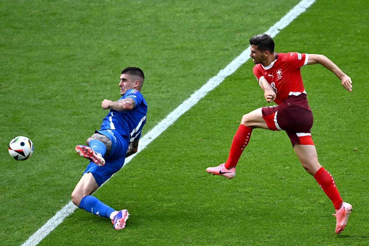 イタリアの連覇の夢、ついえる。充実のスイスが鮮やか2ゴールで完勝してベスト8一番乗り！【EURO】 - サッカーマガジンWEB