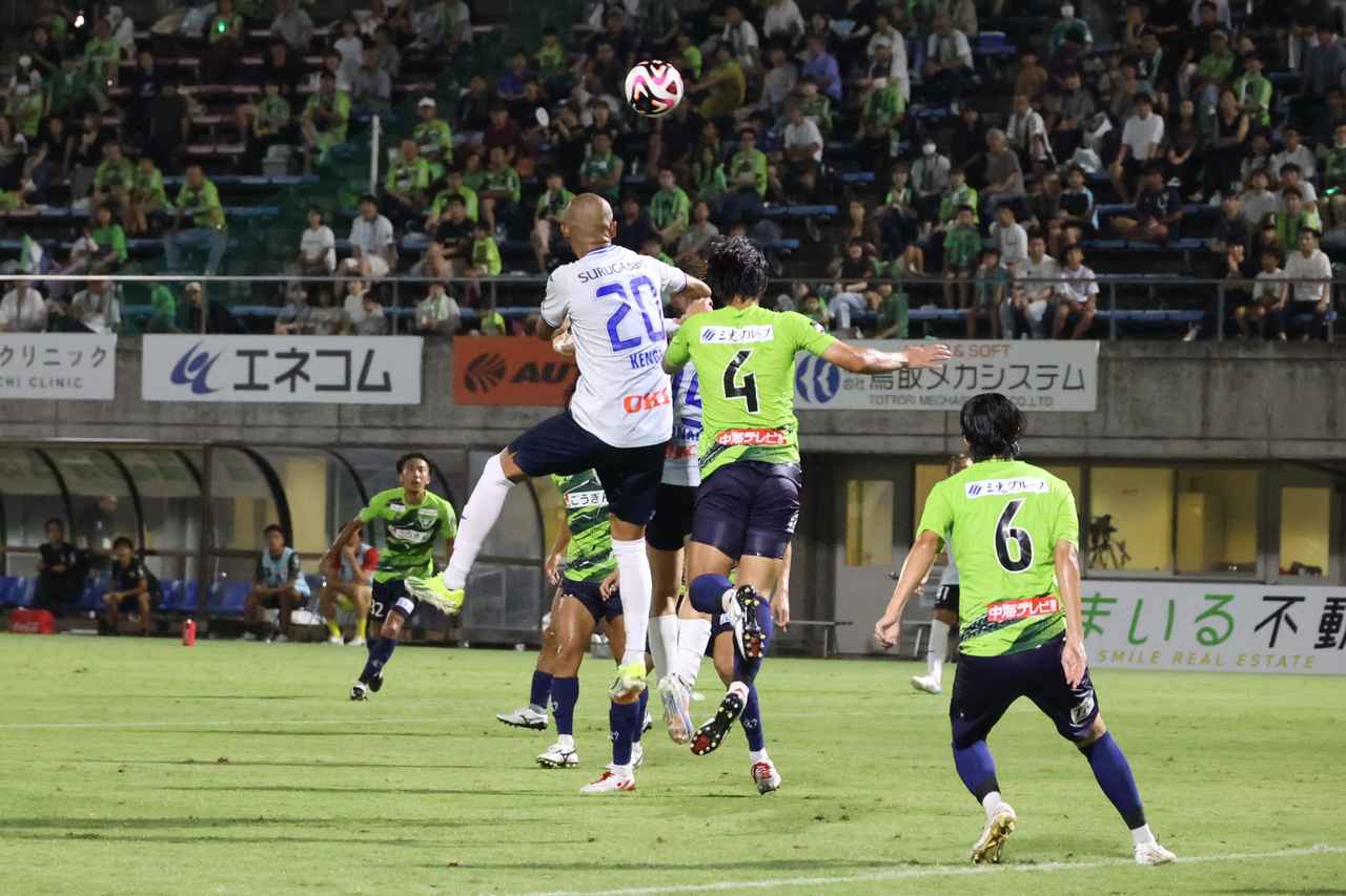 画像 : 4番目の画像 - 【写真】実績十分の齋藤、川又などが先発出場した沼津。0-3から終盤に1点を返したものの及ばなかった（写真◎石倉利英） - サッカーマガジンWEB