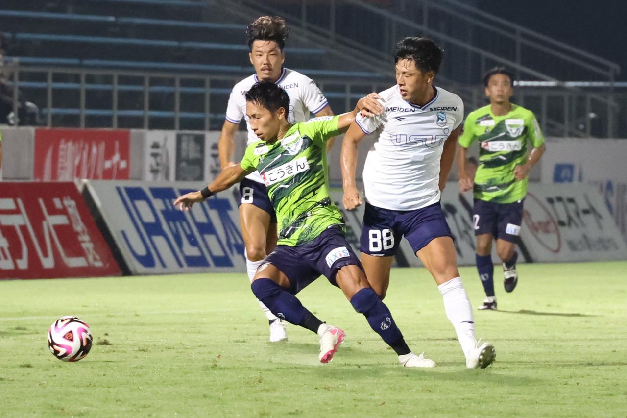 画像 : 5番目の画像 - 【写真】実績十分の齋藤、川又などが先発出場した沼津。0-3から終盤に1点を返したものの及ばなかった（写真◎石倉利英） - サッカーマガジンWEB
