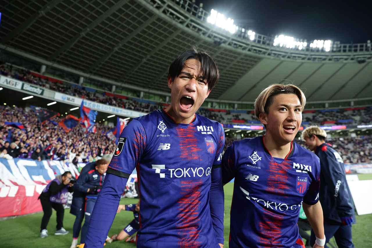 画像: FC東京のDF岡哲平(左)とMF安斎颯馬(写真◎J.LEAGUE)