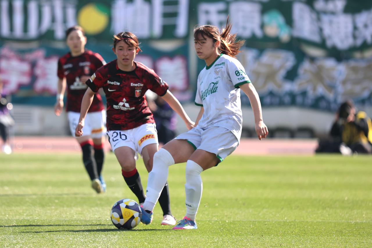 画像 : 11番目の画像 - 【写真】リーグ優勝を狙う2チームの上位対決。東京NBが先制したものの、浦和が最後に追いついて勝ち点1を分け合った（写真◎森田将義） - サッカーマガジンWEB