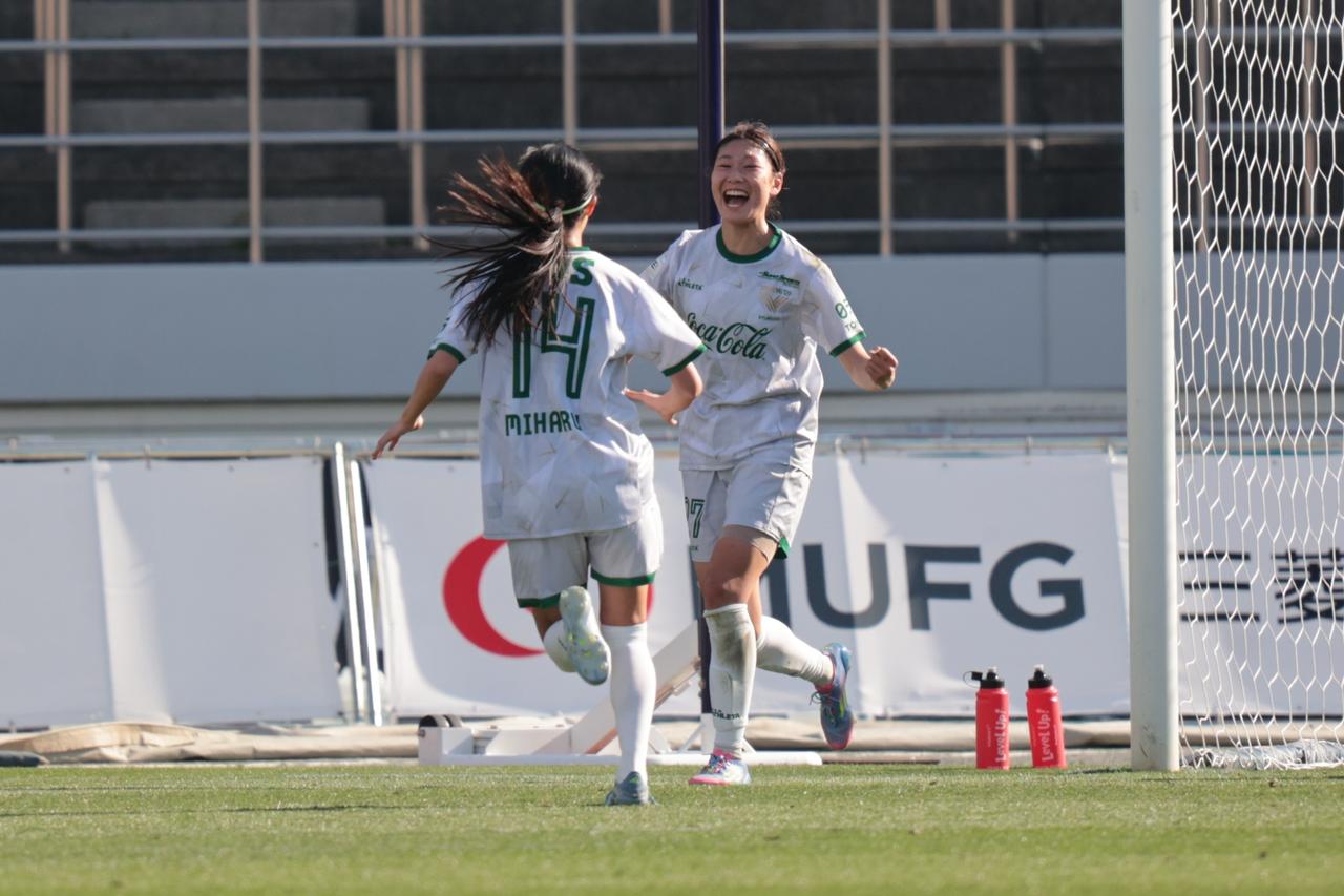 画像 : 26番目の画像 - 【写真】リーグ優勝を狙う2チームの上位対決。東京NBが先制したものの、浦和が最後に追いついて勝ち点1を分け合った（写真◎森田将義） - サッカーマガジンWEB