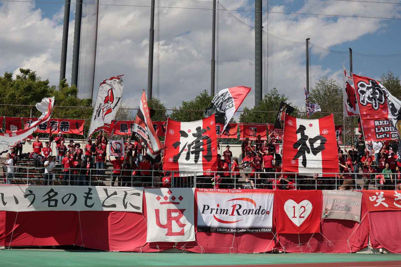 画像 : 1番目の画像 - 【写真】リーグ優勝を狙う2チームの上位対決。東京NBが先制したものの、浦和が最後に追いついて勝ち点1を分け合った（写真◎森田将義） - サッカーマガジンWEB