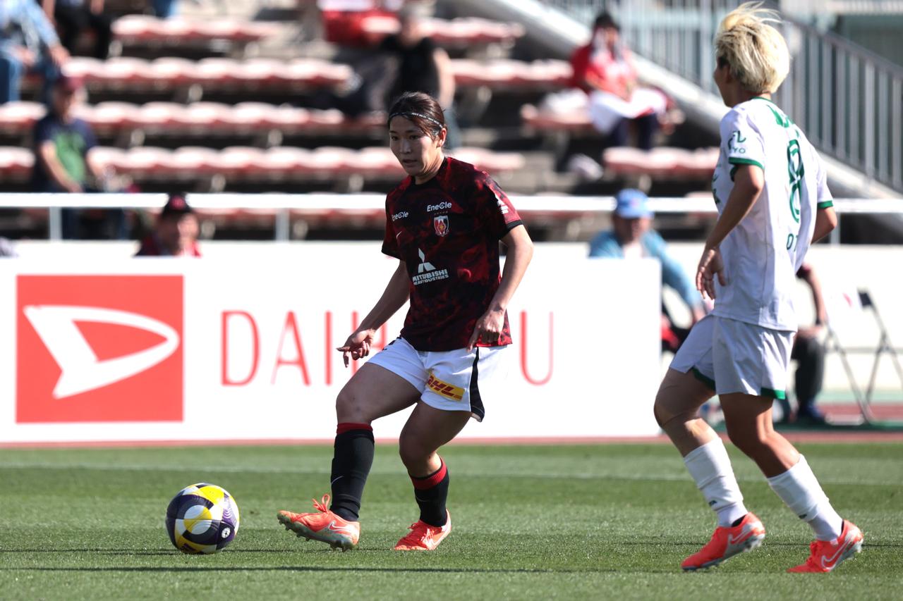 画像 : 17番目の画像 - 【写真】リーグ優勝を狙う2チームの上位対決。東京NBが先制したものの、浦和が最後に追いついて勝ち点1を分け合った（写真◎森田将義） - サッカーマガジンWEB