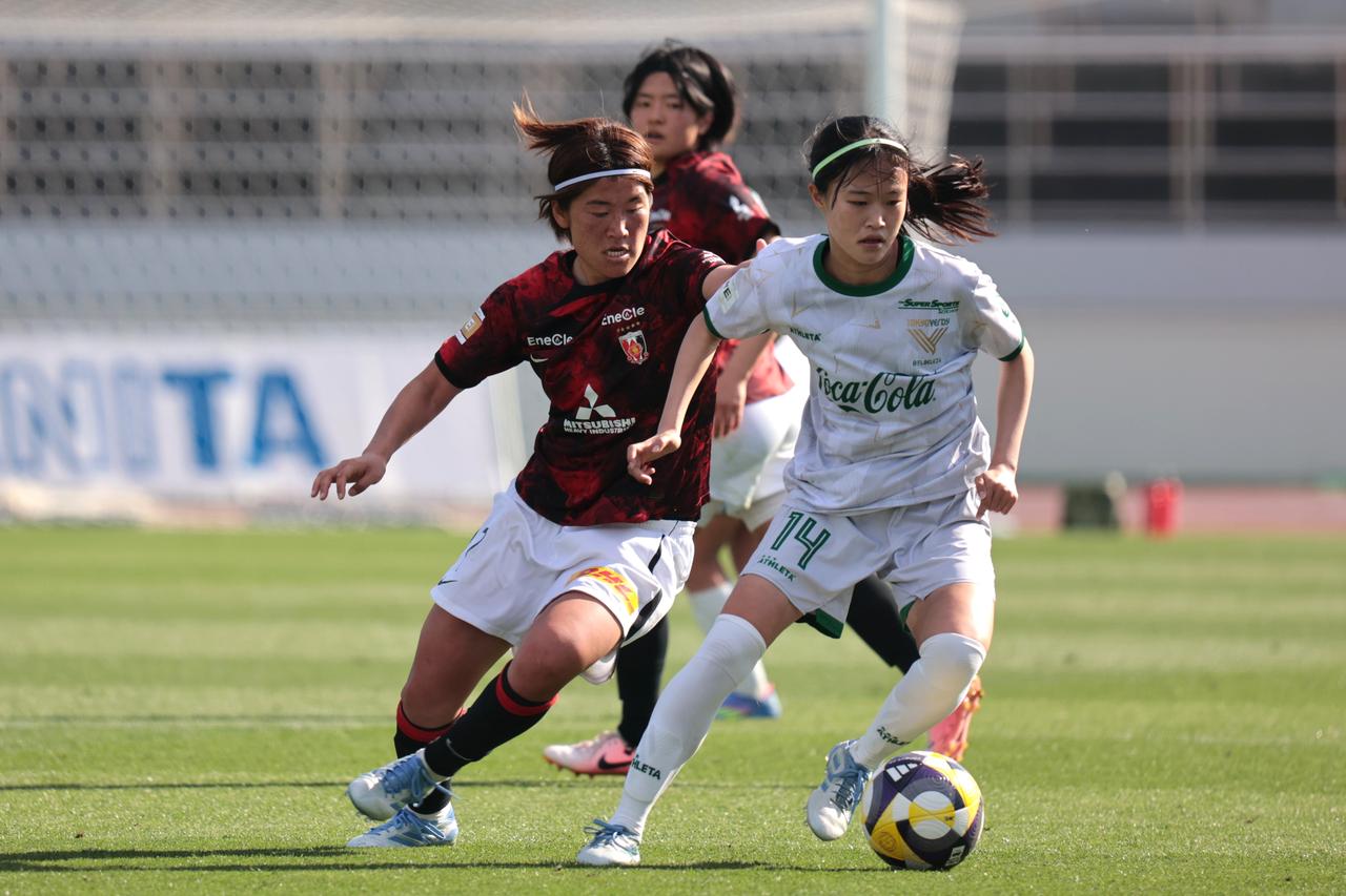 画像 : 20番目の画像 - 【写真】リーグ優勝を狙う2チームの上位対決。東京NBが先制したものの、浦和が最後に追いついて勝ち点1を分け合った（写真◎森田将義） - サッカーマガジンWEB