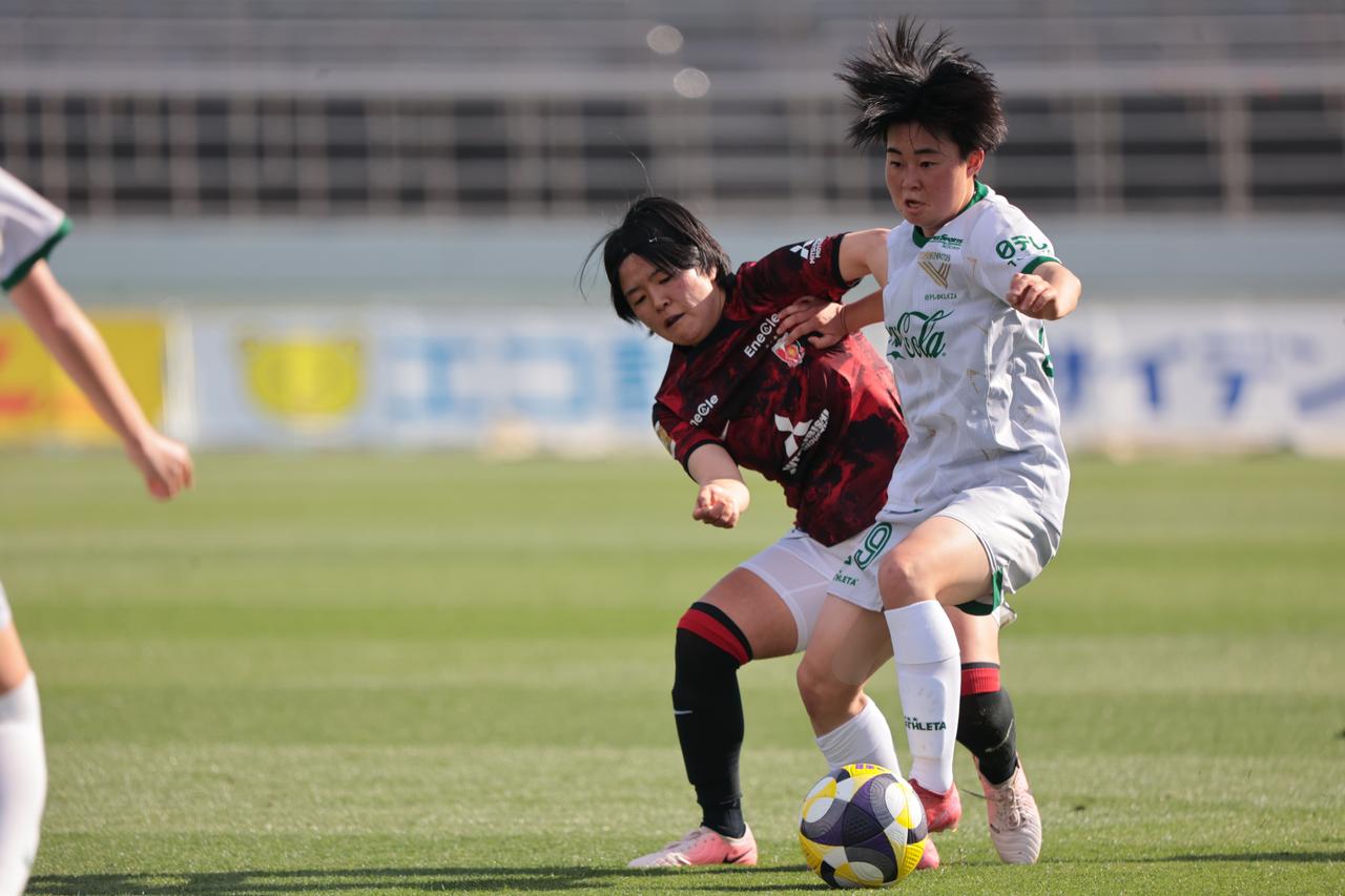 画像 : 21番目の画像 - 【写真】リーグ優勝を狙う2チームの上位対決。東京NBが先制したものの、浦和が最後に追いついて勝ち点1を分け合った（写真◎森田将義） - サッカーマガジンWEB