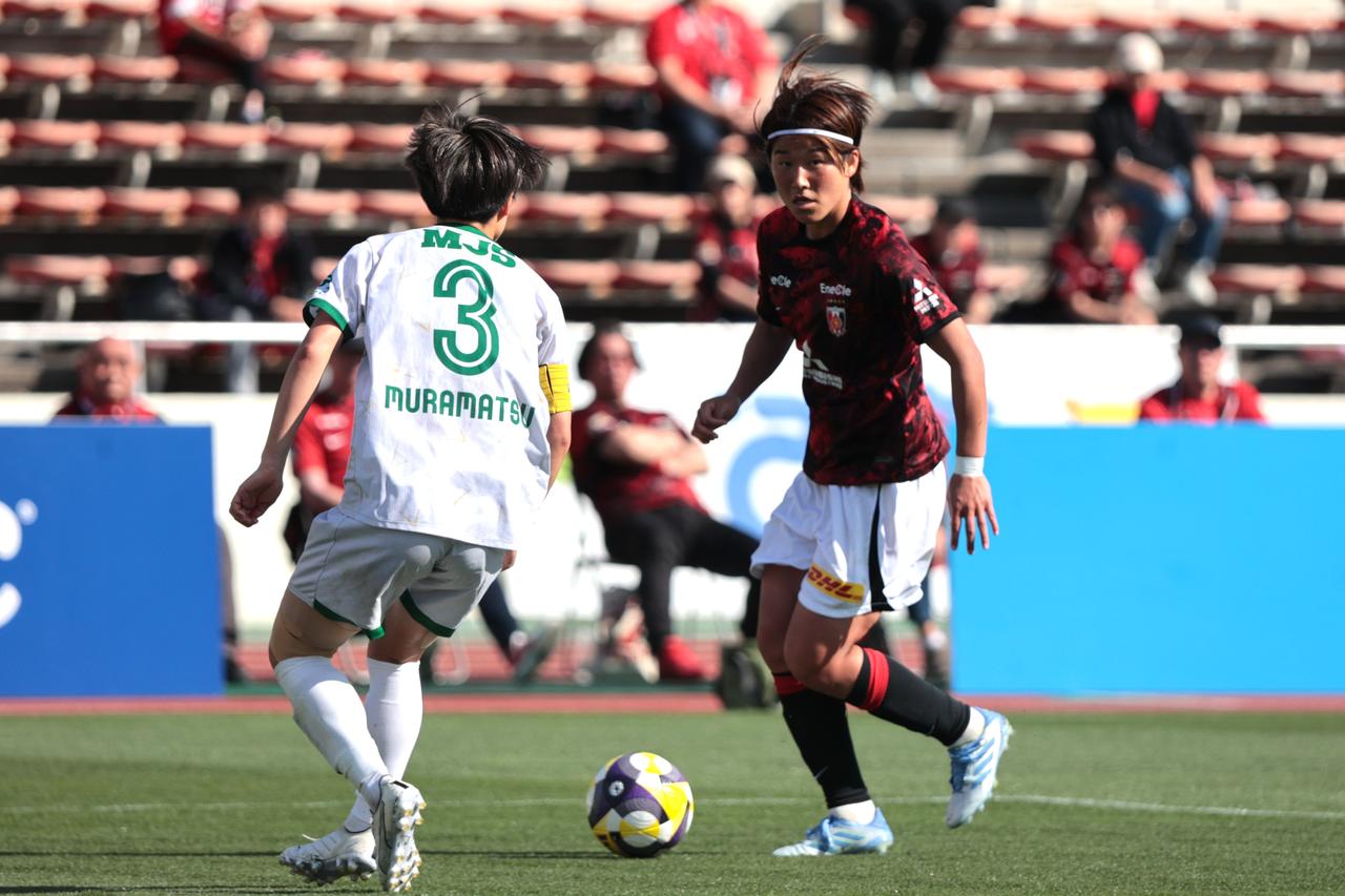 画像 : 16番目の画像 - 【写真】リーグ優勝を狙う2チームの上位対決。東京NBが先制したものの、浦和が最後に追いついて勝ち点1を分け合った（写真◎森田将義） - サッカーマガジンWEB