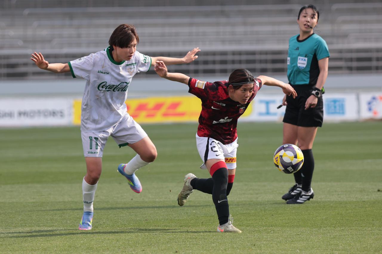 画像 : 22番目の画像 - 【写真】リーグ優勝を狙う2チームの上位対決。東京NBが先制したものの、浦和が最後に追いついて勝ち点1を分け合った（写真◎森田将義） - サッカーマガジンWEB