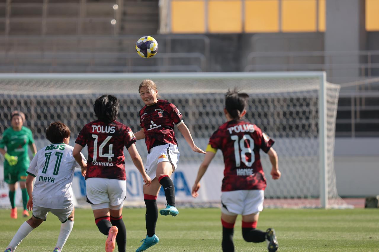 画像 : 25番目の画像 - 【写真】リーグ優勝を狙う2チームの上位対決。東京NBが先制したものの、浦和が最後に追いついて勝ち点1を分け合った（写真◎森田将義） - サッカーマガジンWEB