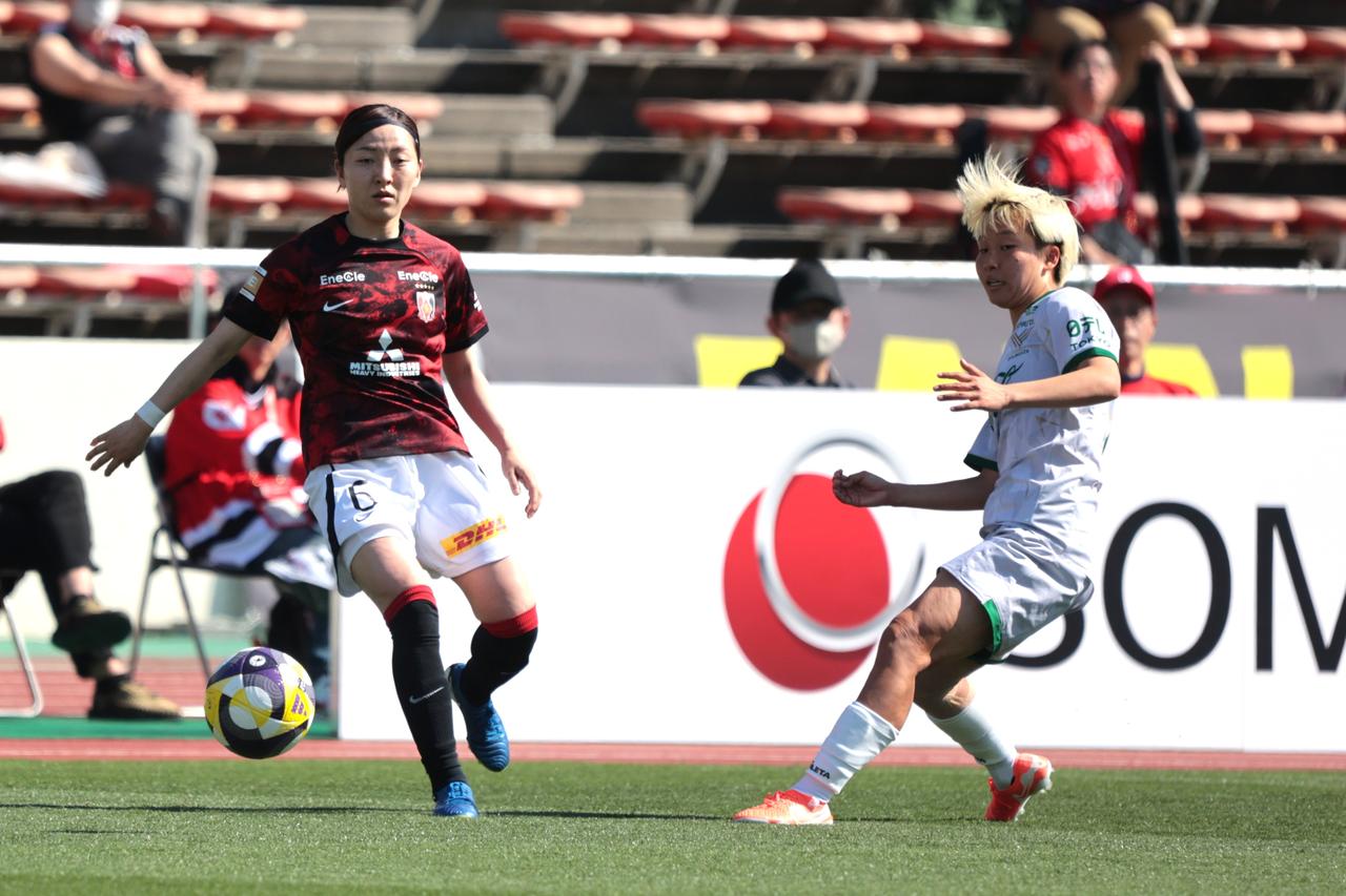 画像 : 10番目の画像 - 【写真】リーグ優勝を狙う2チームの上位対決。東京NBが先制したものの、浦和が最後に追いついて勝ち点1を分け合った（写真◎森田将義） - サッカーマガジンWEB