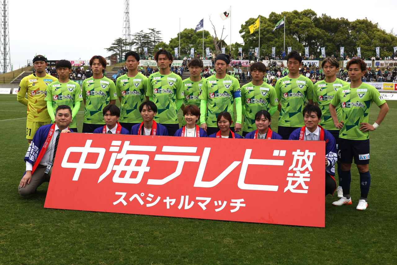 画像 : 1番目の画像 - 【写真】5試合連続の先発出場となった吉田だが、決定機を生かせず無得点に終わった（写真◎石倉利英） - サッカーマガジンWEB