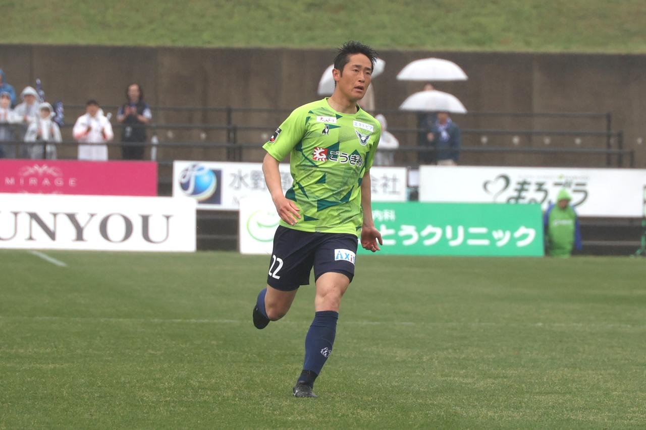 画像 : 2番目の画像 - 【写真】5試合連続の先発出場となった吉田だが、決定機を生かせず無得点に終わった（写真◎石倉利英） - サッカーマガジンWEB