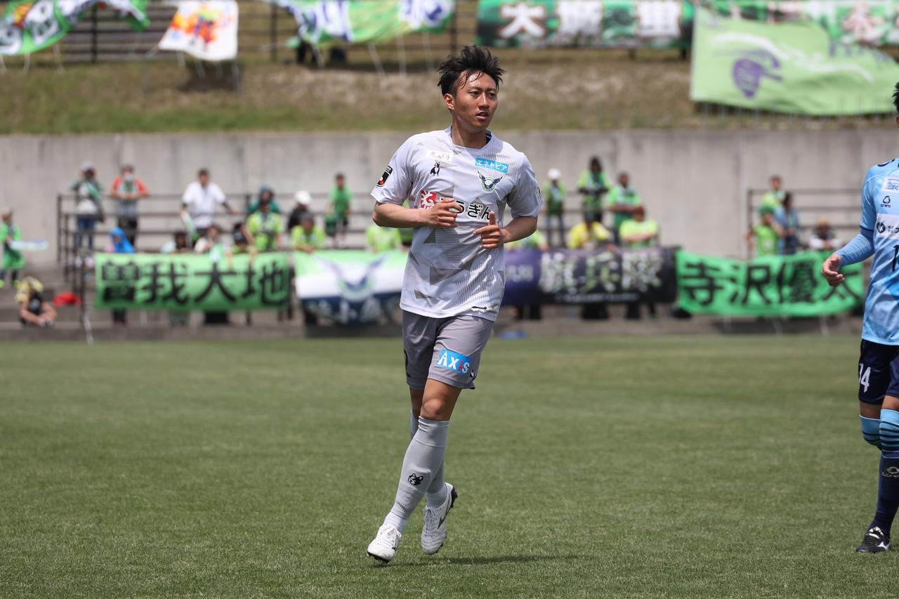 画像 : 1番目の画像 - 【写真】練習拠点のスタジアムで初めてプレーした藤田は「お客さんがいると雰囲気が全然違う。その中で決めることができてよかった」と振り返った(写真◎石倉利英) - サッカーマガジンWEB