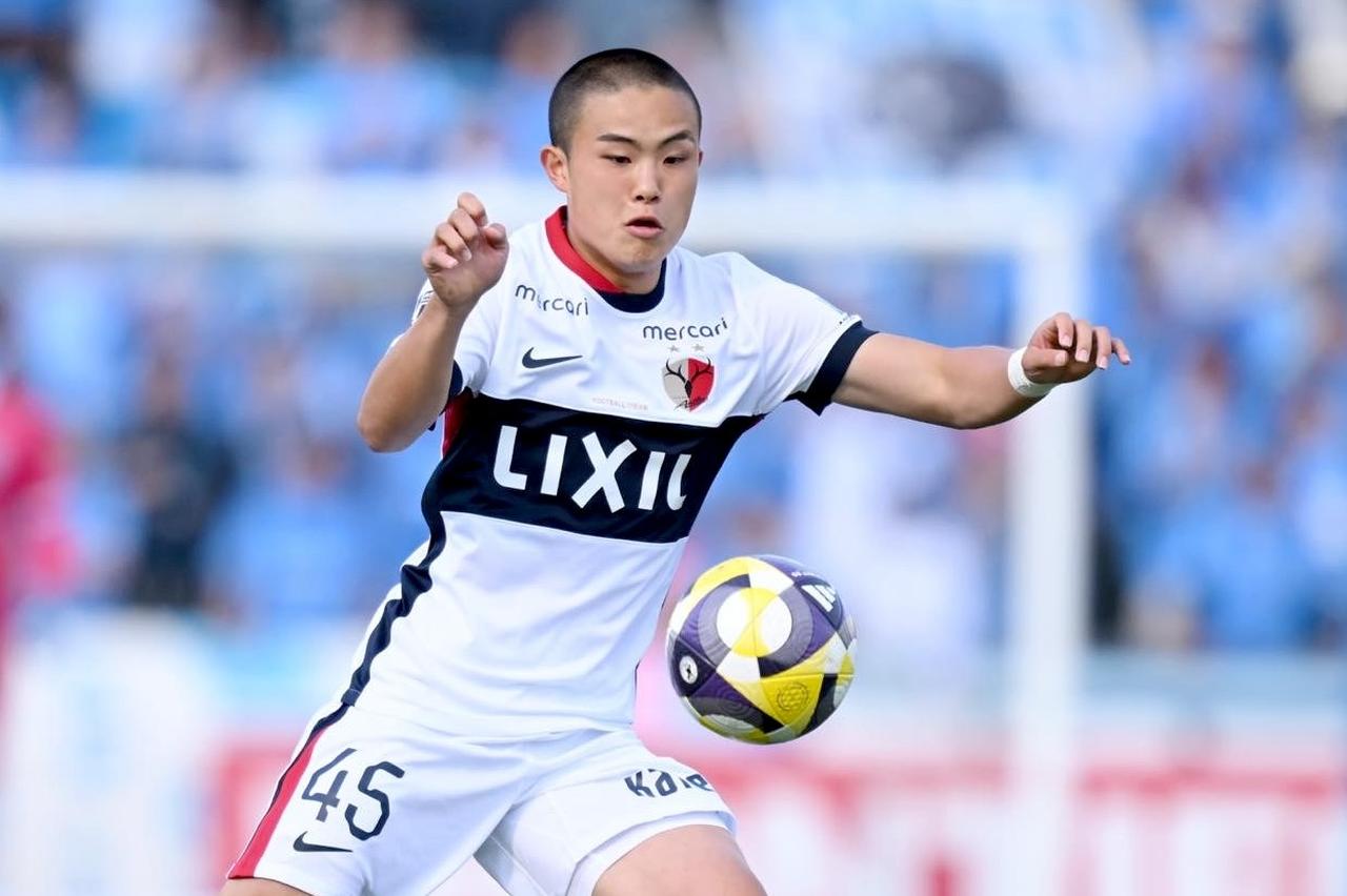 【鹿島】狙うは世界一！ 吉田湊海という16歳のきらめきがついにピッチへ。クラブ最年少J1デビューで「W杯優勝が最大の目標」 - サッカーマガジンWEB