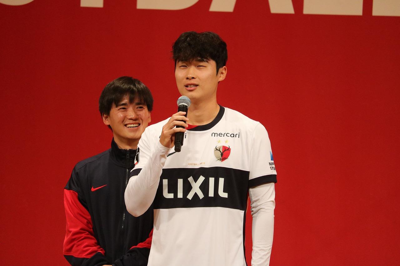 画像 : 1番目の画像 - 鹿島アントラーズの新体制発表会でのキム・テヒョン（写真◎サッカーマガジン） - サッカーマガジンWEB