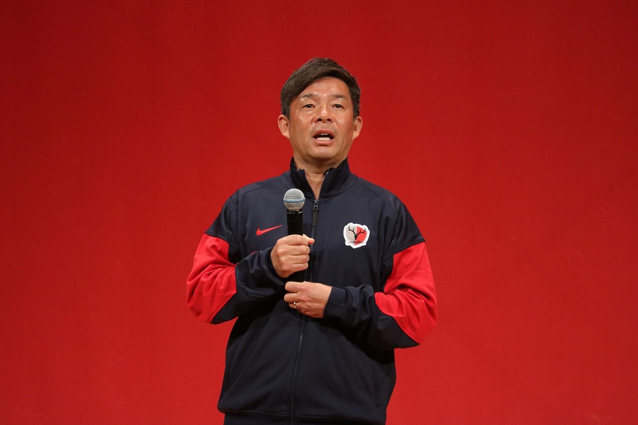 Images : 1番目の画像 - 今季から鹿島アントラーズの指揮を執る鬼木達監督（写真◎サッカーマガジン） - サッカーマガジンWEB