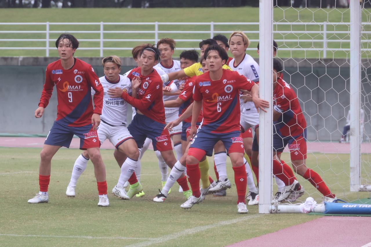 画像 : 7番目の画像 - 【写真】細かい雨が降る時間帯もある中で、ギラヴァンツ北九州がベルガロッソいわみを下して2回戦へ（写真◎石倉利英） - サッカーマガジンWEB