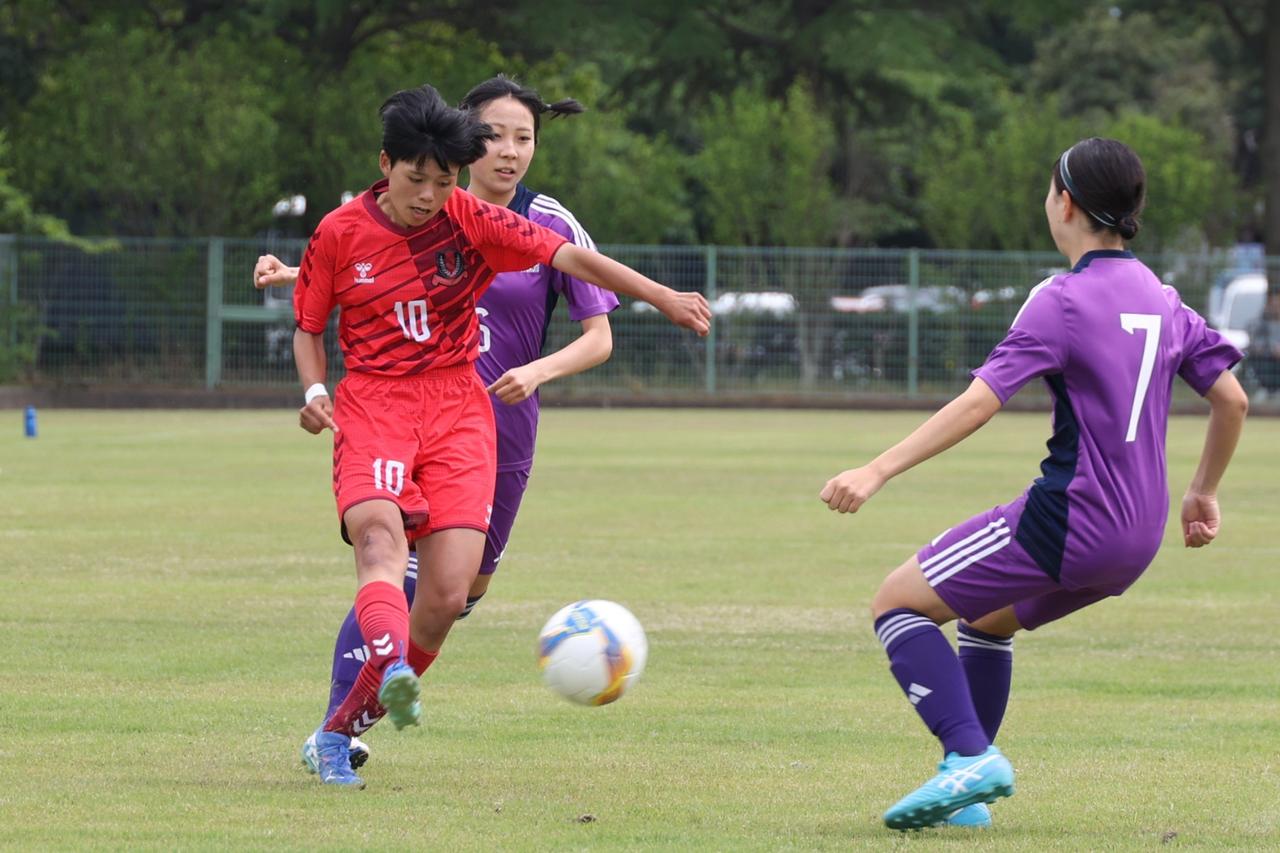 画像 : 19番目の画像 - 【写真】米子北高（白）と米子松蔭高（青）、鳥取城北高（青）と境高（黄）が対戦したインターハイ鳥取県男子準決勝と、鳥取城北高（赤）と鳥取東高（紫）が対戦した女子決勝（写真◎石倉利英） - サッカーマガジンWEB