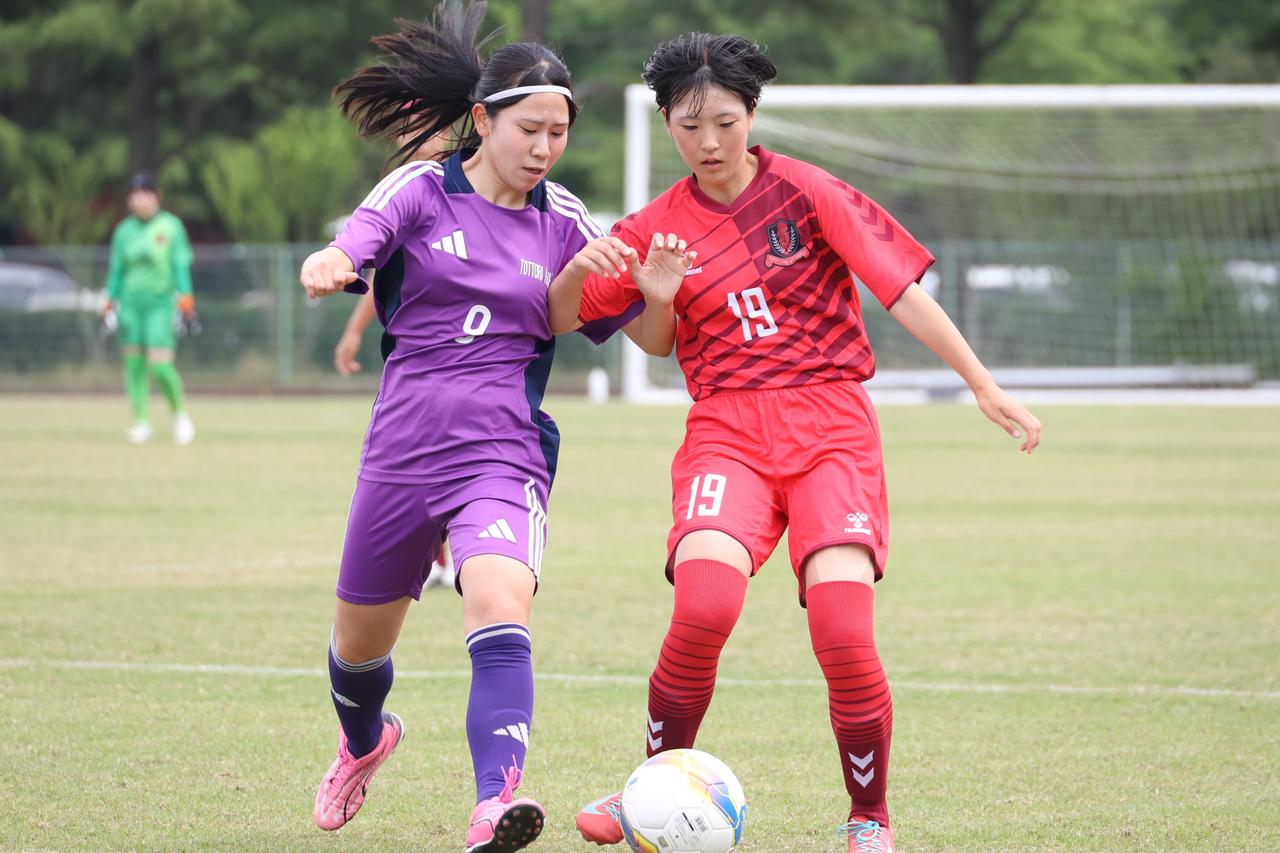 画像 : 21番目の画像 - 【写真】米子北高（白）と米子松蔭高（青）、鳥取城北高（青）と境高（黄）が対戦したインターハイ鳥取県男子準決勝と、鳥取城北高（赤）と鳥取東高（紫）が対戦した女子決勝（写真◎石倉利英） - サッカーマガジンWEB