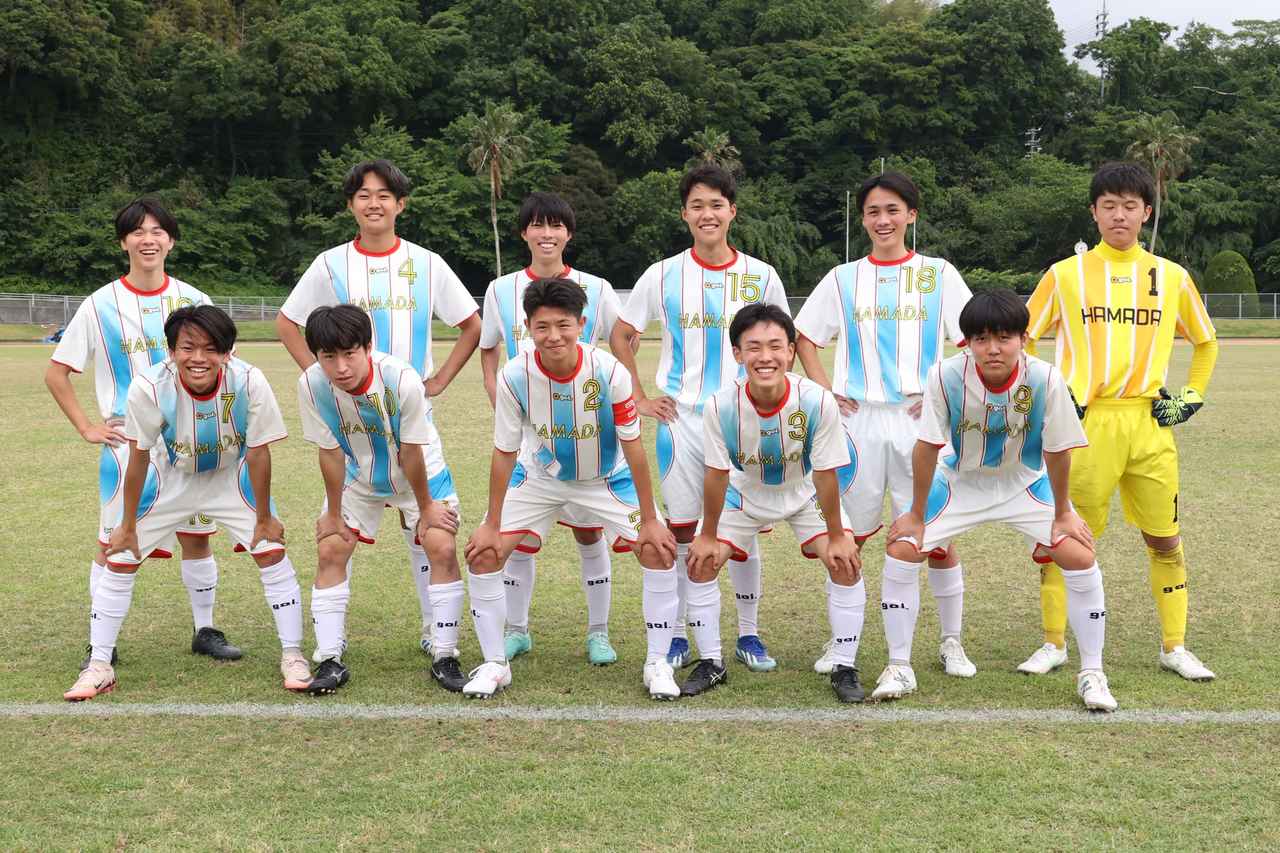 画像 : 22番目の画像 - 【写真】益田翔陽高（青）と浜田商・江津工の合同チーム（白）、出雲工業高（青）と松江農林高（白）、浜田高（白と水色）と松江北高（エンジ）が対戦したインターハイ島根県予選1回戦（写真◎石倉利英） - サッカーマガジンWEB