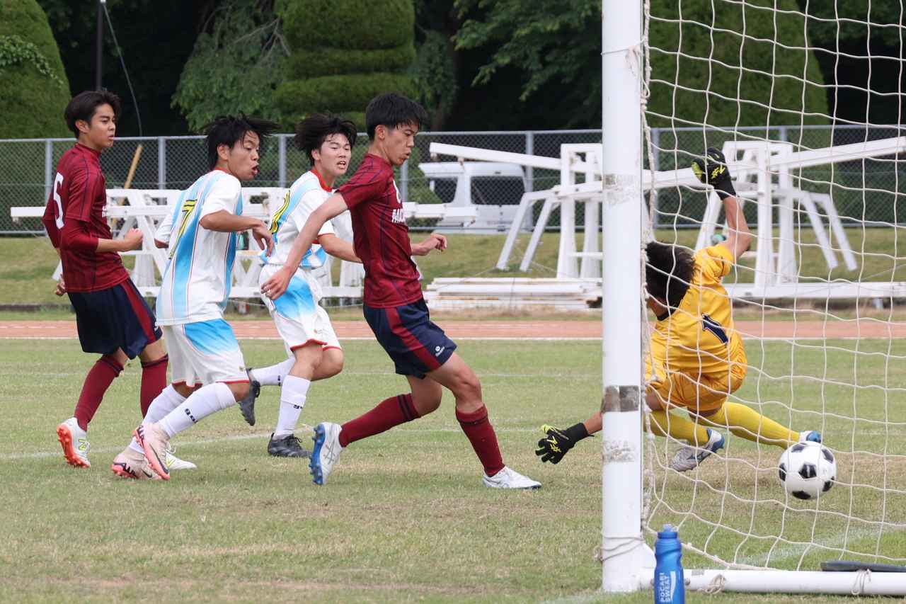 画像 : 25番目の画像 - 【写真】益田翔陽高（青）と浜田商・江津工の合同チーム（白）、出雲工業高（青）と松江農林高（白）、浜田高（白と水色）と松江北高（エンジ）が対戦したインターハイ島根県予選1回戦（写真◎石倉利英） - サッカーマガジンWEB