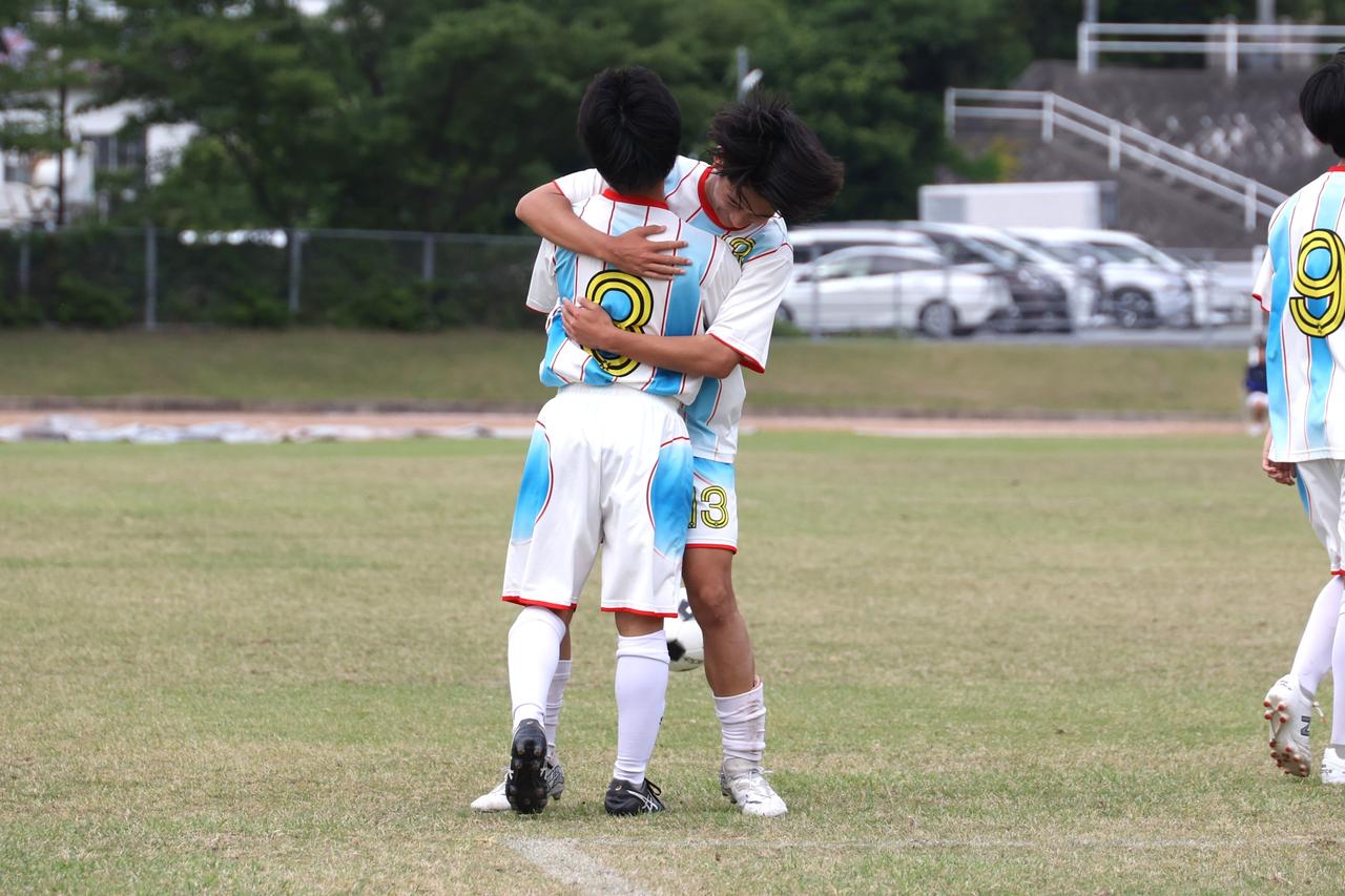 画像 : 32番目の画像 - 【写真】益田翔陽高（青）と浜田商・江津工の合同チーム（白）、出雲工業高（青）と松江農林高（白）、浜田高（白と水色）と松江北高（エンジ）が対戦したインターハイ島根県予選1回戦（写真◎石倉利英） - サッカーマガジンWEB