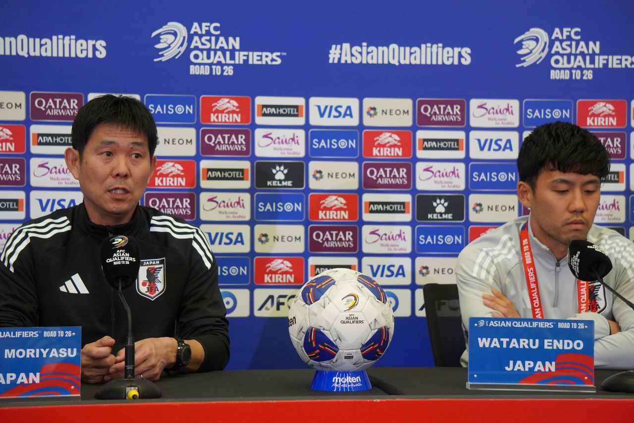 画像: オーストラリア戦の前日会見に臨んだ森保監督と遠藤航（写真◎サッカーマガジン）