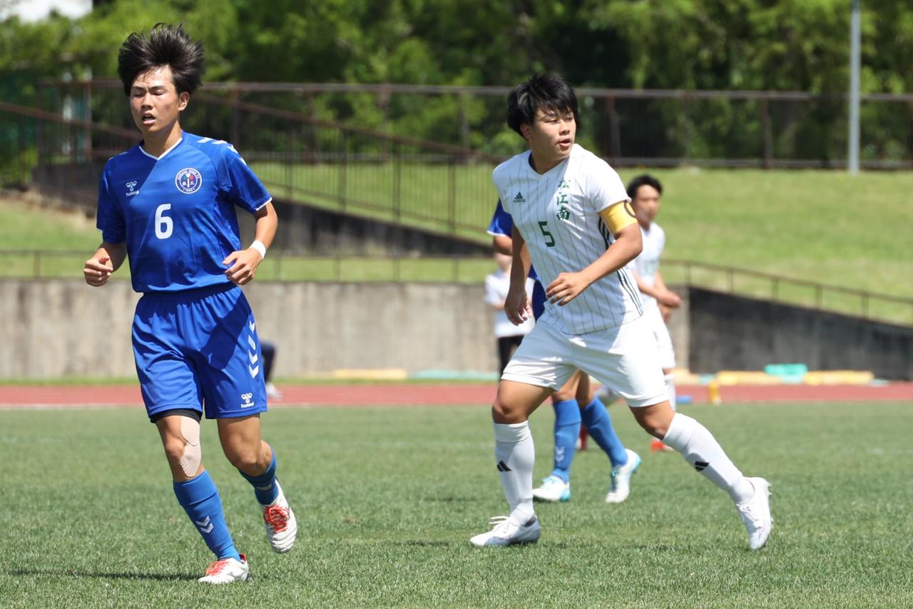 画像 : 20番目の画像 - 【写真】明誠高（青）と大社高（赤）、開星高（青）と出雲高（エンジ）、立正大淞南高（黄）と益田東高（緑）、出雲工高（青）と松江南高（白）が対戦したインターハイ島根県予選準々決勝（写真◎石倉利英） - サッカーマガジンWEB