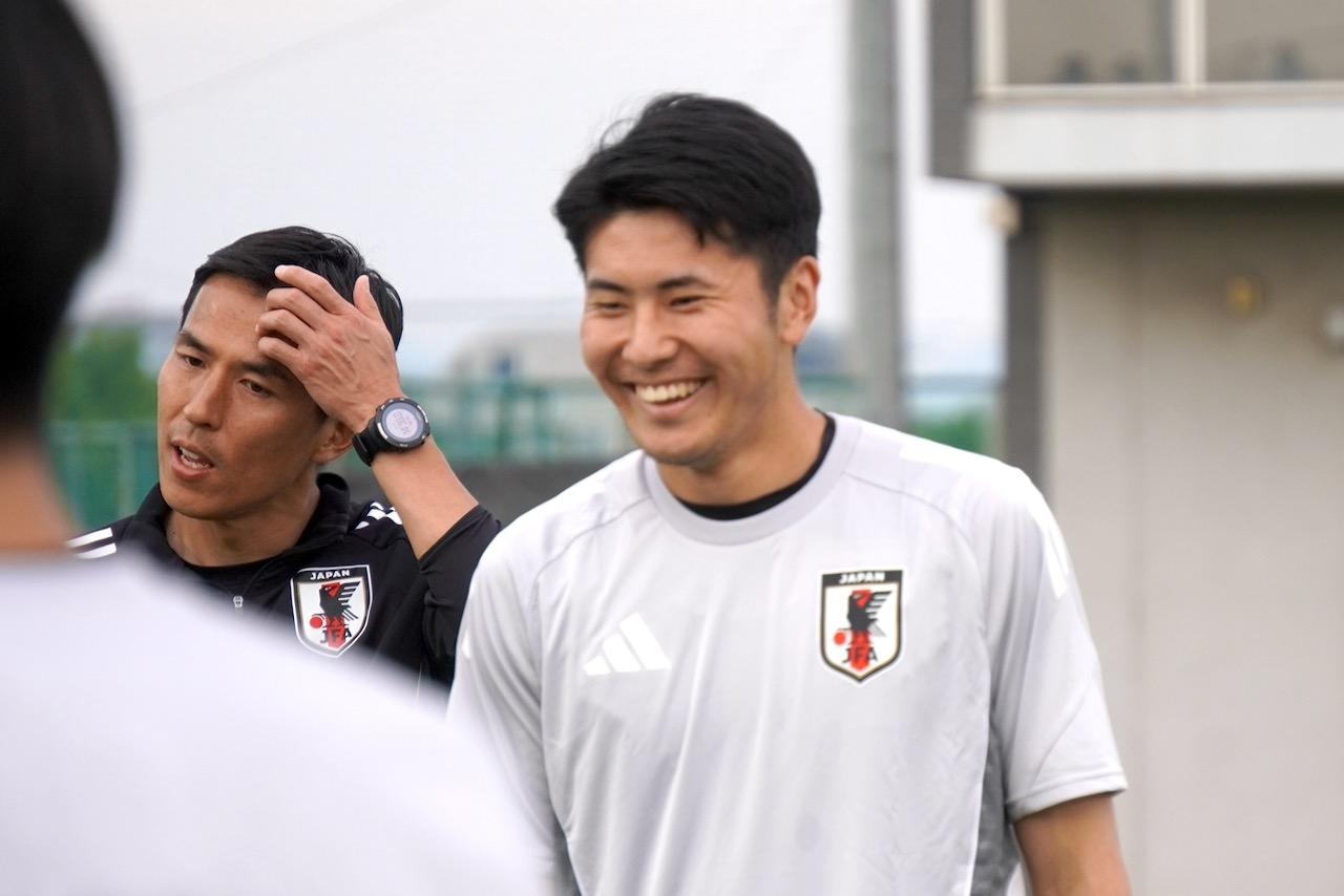 【日本代表】初代表の鈴木淳之介がただギラギラするだけではなく「自分のプレーをぶつけて」感じるもの - サッカーマガジンWEB