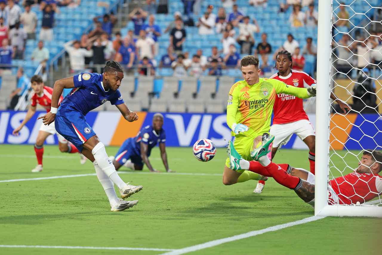 歴史に残る激闘！ 悪天候で2時間中断後の後半ATにベンフィカが