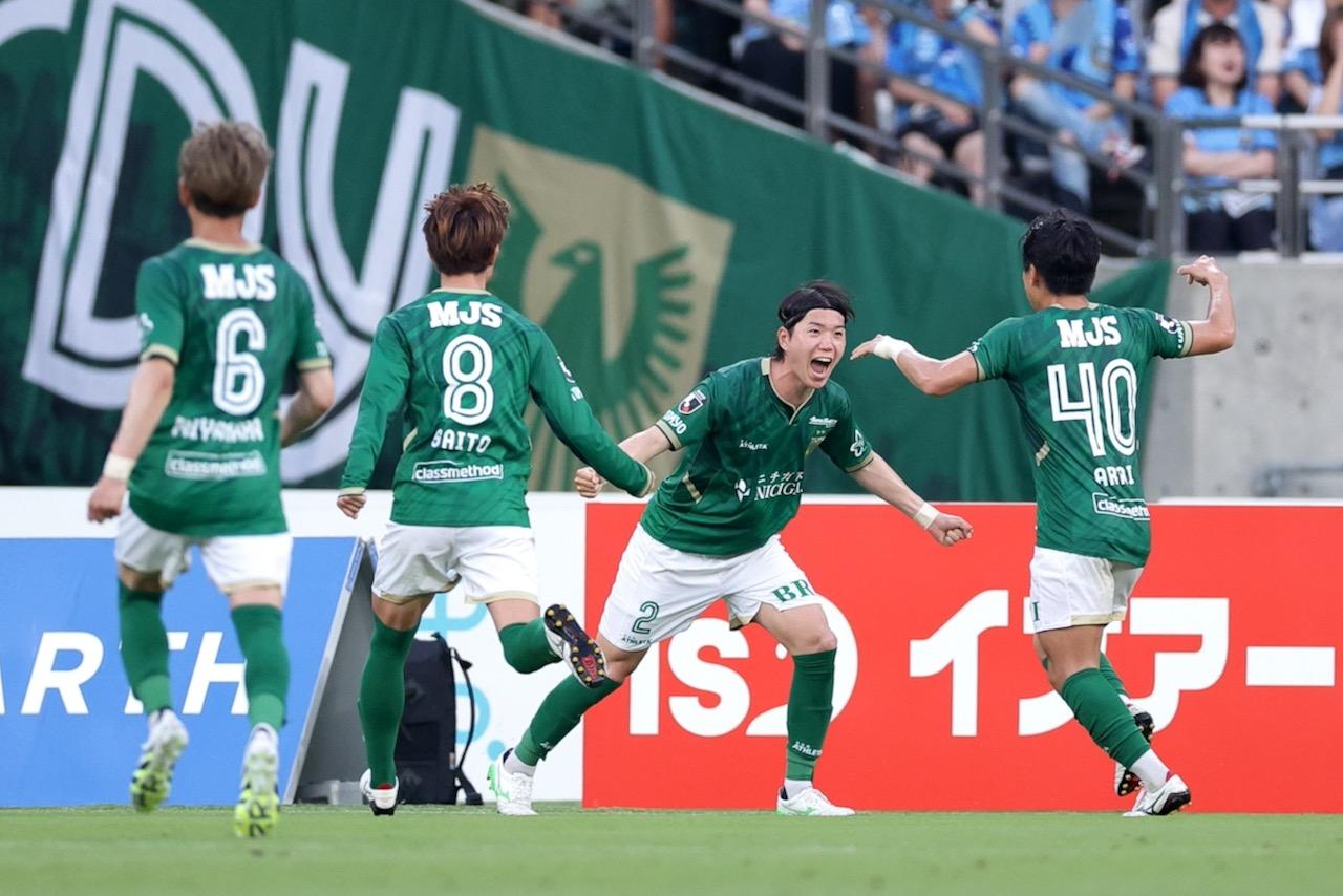 深澤大輝がJ1初ゴール！ 川崎Fから勝ち点3をもぎ取り連敗をストップ◎J1第22節 - サッカーマガジンWEB