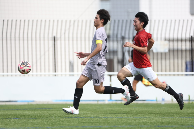 画像: マッチアップを繰り広げたJBS戸塚拓磨とNSSOL矢野将伍(写真◎高野徹)