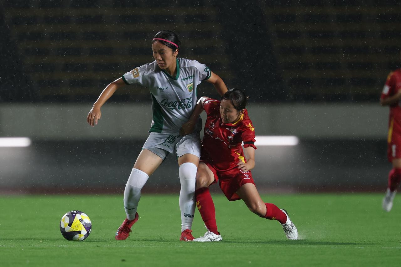 画像 : 31番目の画像 - 【写真】激しい雨の中での激闘となったI神戸と東京NBの開幕戦（写真◎WE LEAGUE） - サッカーマガジンWEB