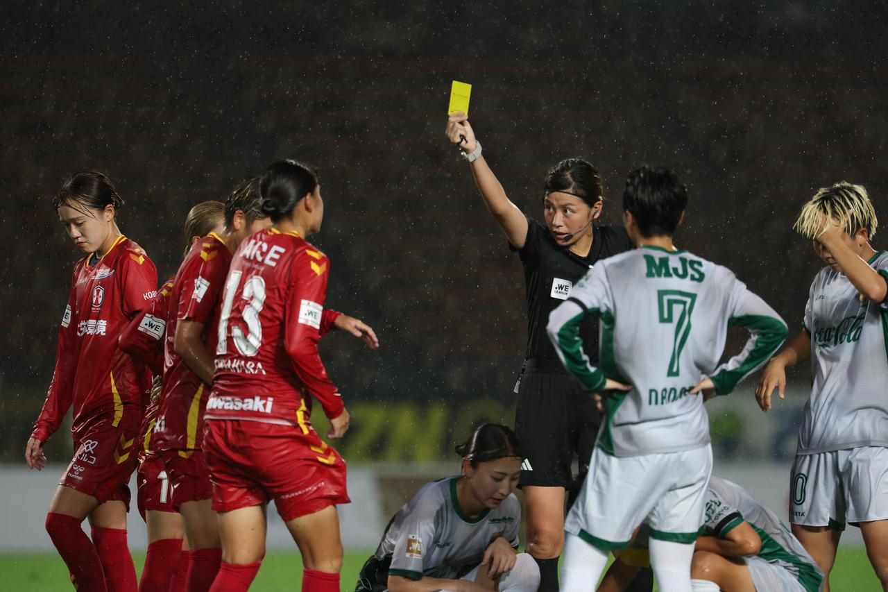 画像 : 27番目の画像 - 【写真】激しい雨の中での激闘となったI神戸と東京NBの開幕戦（写真◎WE LEAGUE） - サッカーマガジンWEB