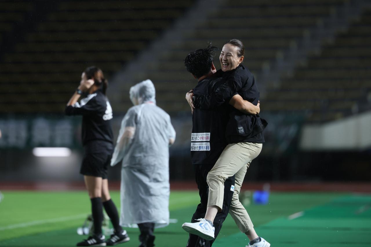 画像 : 49番目の画像 - 【写真】激しい雨の中での激闘となったI神戸と東京NBの開幕戦（写真◎WE LEAGUE） - サッカーマガジンWEB