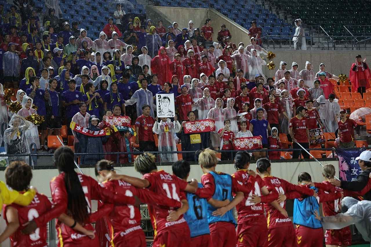 画像 : 53番目の画像 - 【写真】激しい雨の中での激闘となったI神戸と東京NBの開幕戦（写真◎WE LEAGUE） - サッカーマガジンWEB