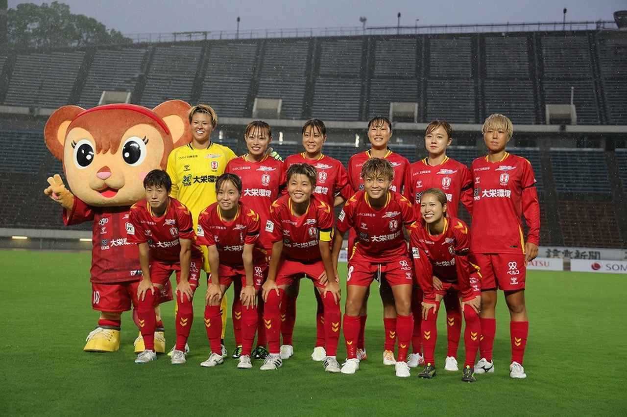 画像 : 4番目の画像 - 【写真】激しい雨の中での激闘となったI神戸と東京NBの開幕戦(写真◎WE LEAGUE) - サッカーマガジンWEB