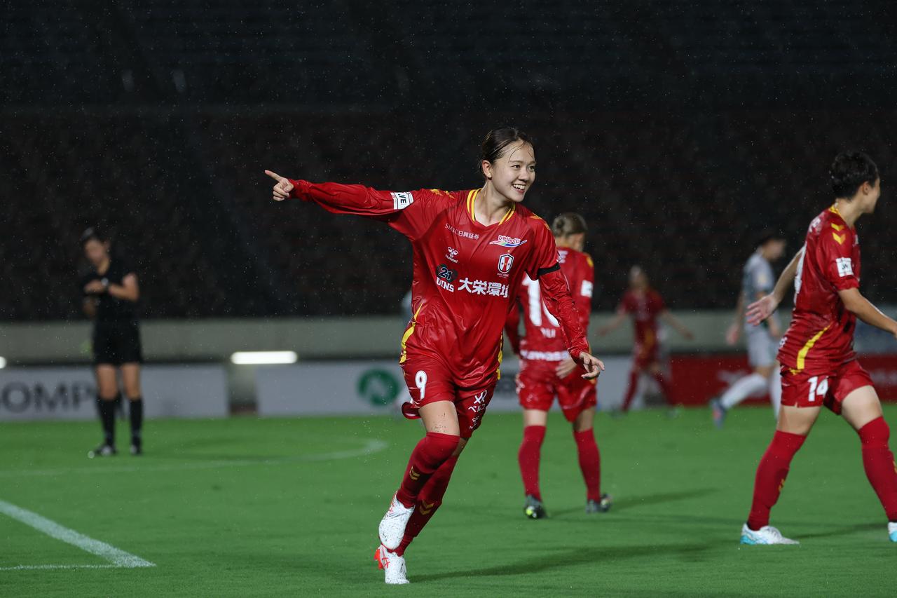 画像 : 46番目の画像 - 【写真】激しい雨の中での激闘となったI神戸と東京NBの開幕戦（写真◎WE LEAGUE） - サッカーマガジンWEB