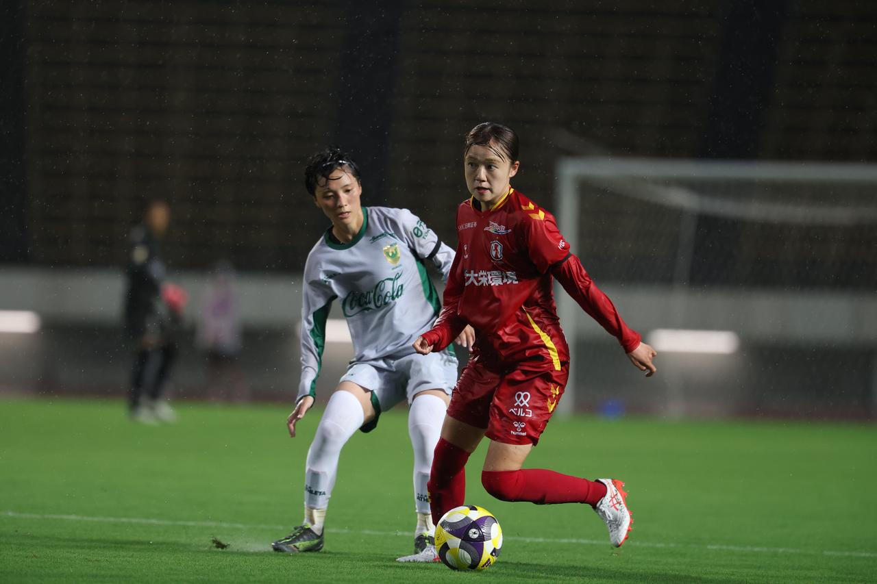 画像 : 20番目の画像 - 【写真】激しい雨の中での激闘となったI神戸と東京NBの開幕戦（写真◎WE LEAGUE） - サッカーマガジンWEB