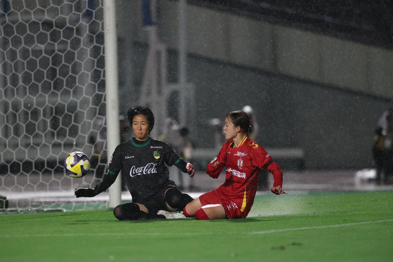 画像 : 30番目の画像 - 【写真】激しい雨の中での激闘となったI神戸と東京NBの開幕戦(写真◎WE LEAGUE) - サッカーマガジンWEB