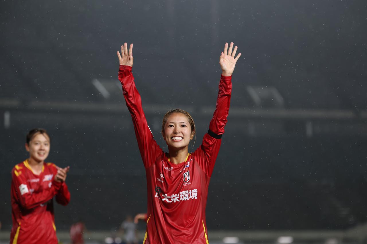 画像 : 39番目の画像 - 【写真】激しい雨の中での激闘となったI神戸と東京NBの開幕戦（写真◎WE LEAGUE） - サッカーマガジンWEB