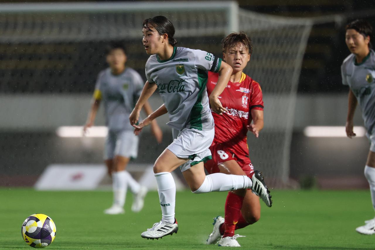 画像 : 17番目の画像 - 【写真】激しい雨の中での激闘となったI神戸と東京NBの開幕戦（写真◎WE LEAGUE） - サッカーマガジンWEB