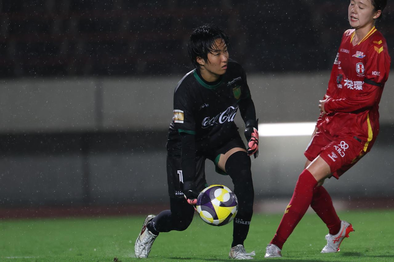 画像 : 40番目の画像 - 【写真】激しい雨の中での激闘となったI神戸と東京NBの開幕戦（写真◎WE LEAGUE） - サッカーマガジンWEB