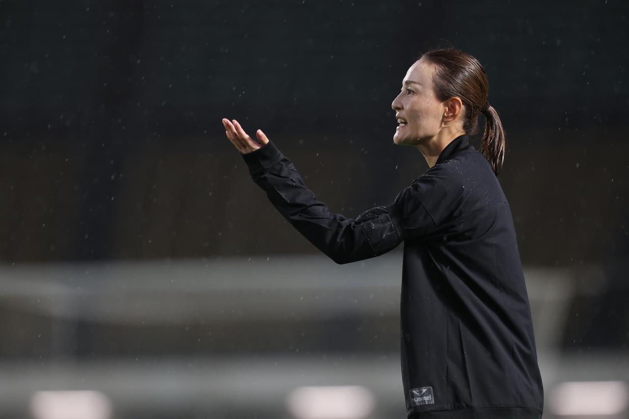 画像 : 22番目の画像 - 【写真】激しい雨の中での激闘となったI神戸と東京NBの開幕戦（写真◎WE LEAGUE） - サッカーマガジンWEB