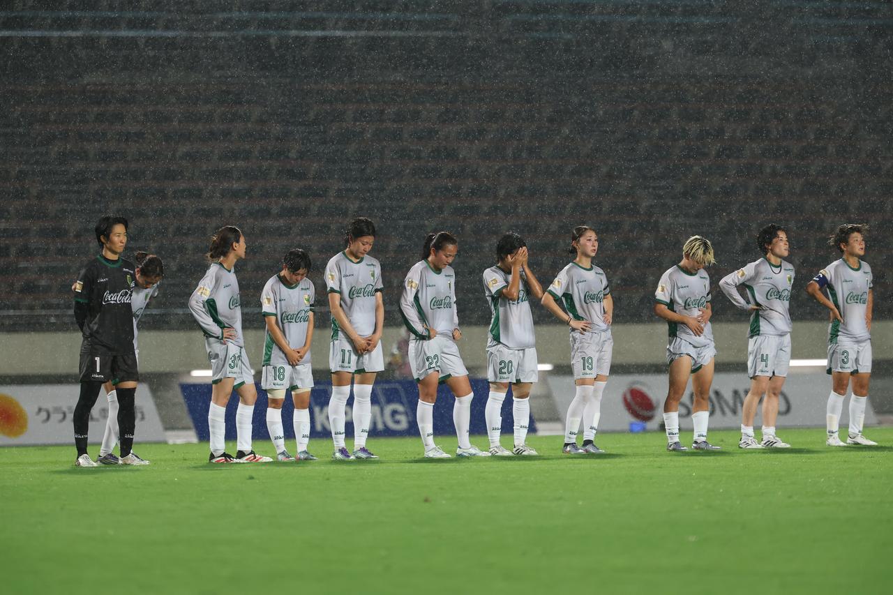 画像 : 51番目の画像 - 【写真】激しい雨の中での激闘となったI神戸と東京NBの開幕戦（写真◎WE LEAGUE） - サッカーマガジンWEB