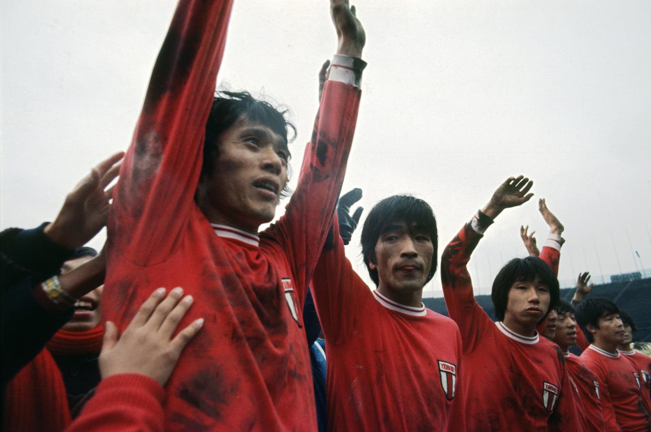 画像 : 5番目の画像 - 【写真一覧】ヤンマーと日本代表で長年活躍した釜本さんの在りし日の姿（写真◎サッカーマガジン） - サッカーマガジンWEB
