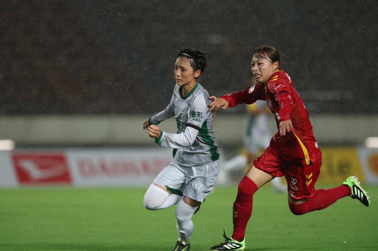 画像 : 18番目の画像 - 【写真】激しい雨の中での激闘となったI神戸と東京NBの開幕戦(写真◎WE LEAGUE) - サッカーマガジンWEB