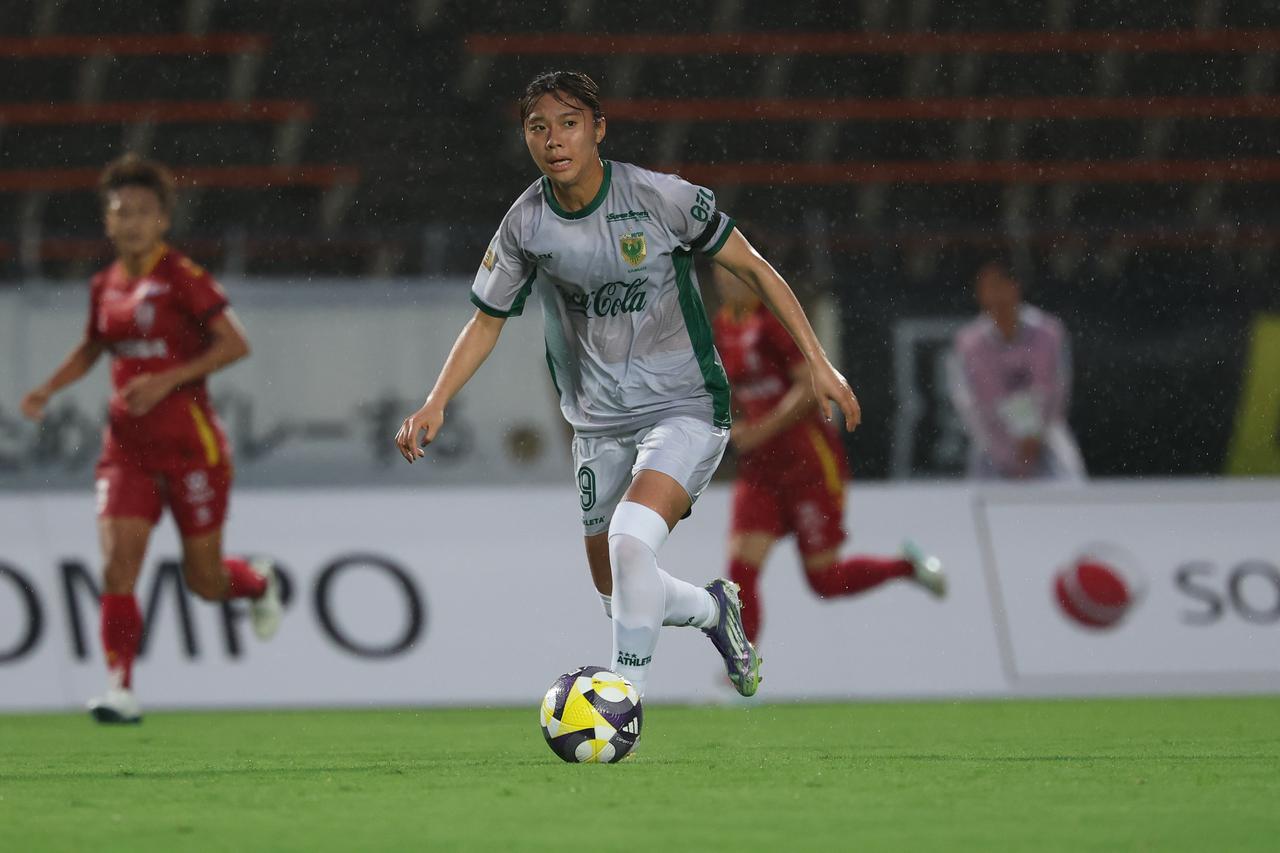 画像 : 15番目の画像 - 【写真】激しい雨の中での激闘となったI神戸と東京NBの開幕戦（写真◎WE LEAGUE） - サッカーマガジンWEB